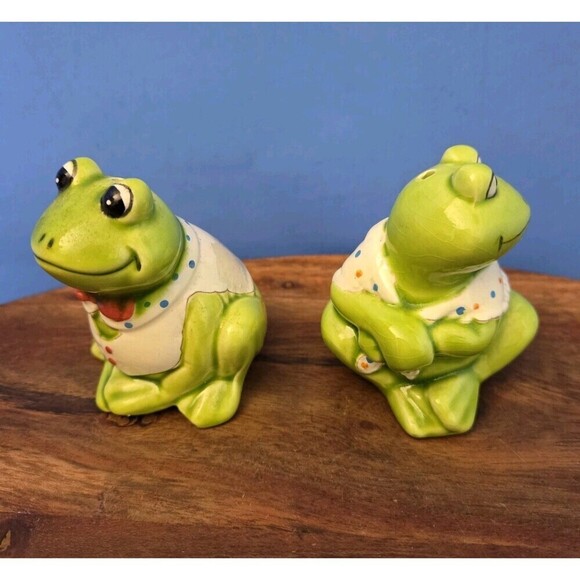 VTG OTAGIRI Anthropomorphic Frog Couple Adorable Salt & Pepper Shaker Set - Picture 3 of 10